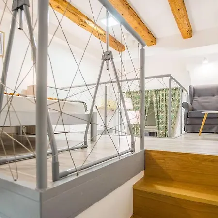 아파트 Apartma N'poznam Tobacna *