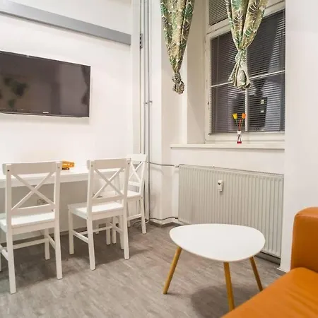 Apartma N'poznam Tobacna לובליאנה