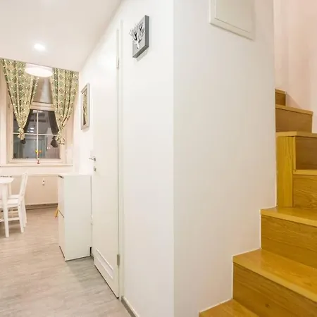Apartma N'poznam Tobacna לובליאנה