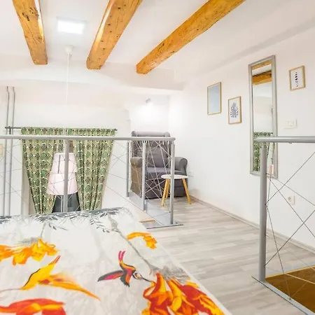 Apartma N'poznam Tobacna לובליאנה