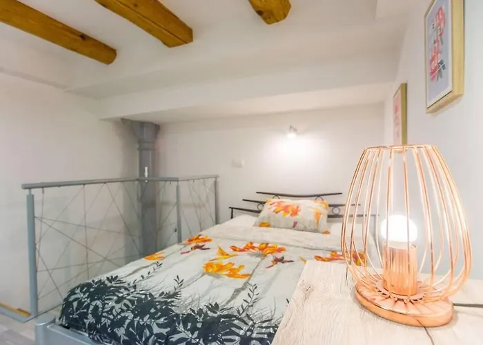 Апартаменты Apartma N'poznam Tobacna