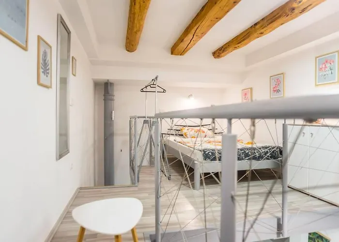 Apartma N'poznam Tobacna Любляна