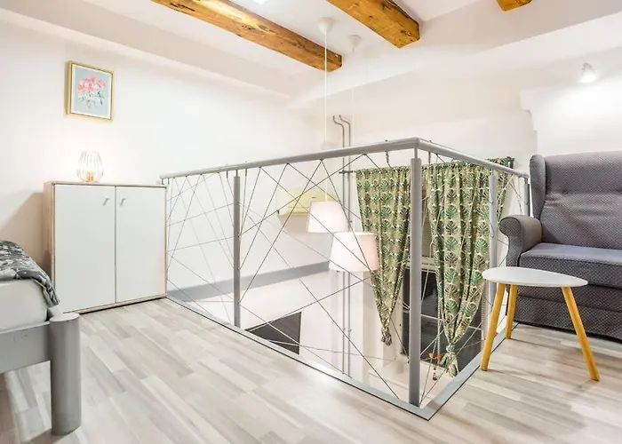 Apartma N'poznam Tobacna Апартаменты