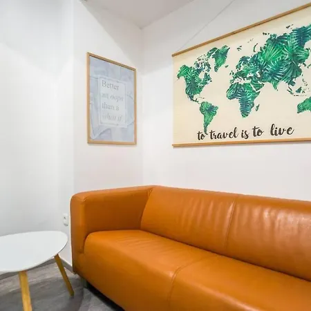 Apartma N'poznam Tobacna Апартаменты *